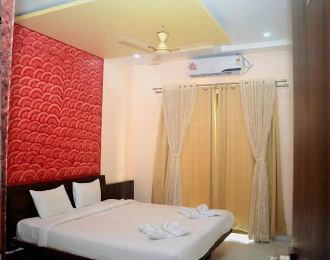 Hotel Swamiraj Indapur  Bagian luar foto