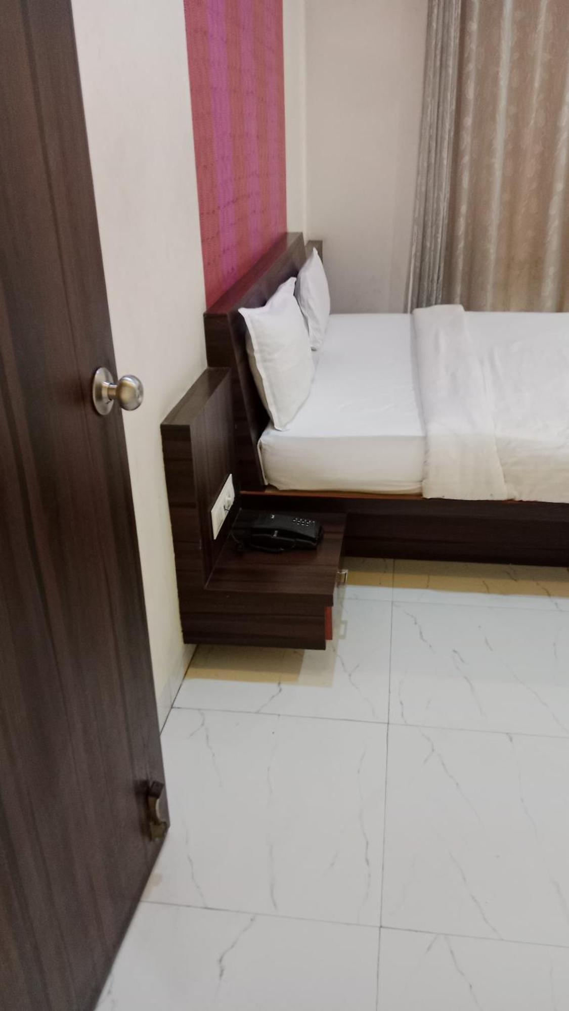 Hotel Swamiraj Indapur  Bagian luar foto